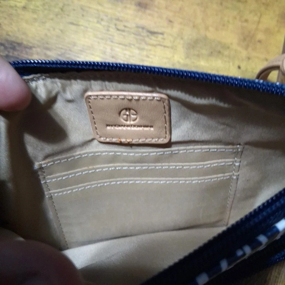 Giani Be1.44rnini‎ Wristlet Purse Navy White Tan Pockets Small Signature Logo